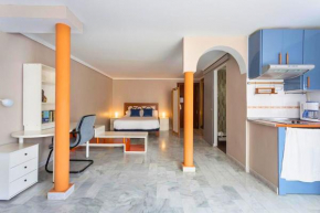 Luminosity Square Studio. Francos 14, Seville